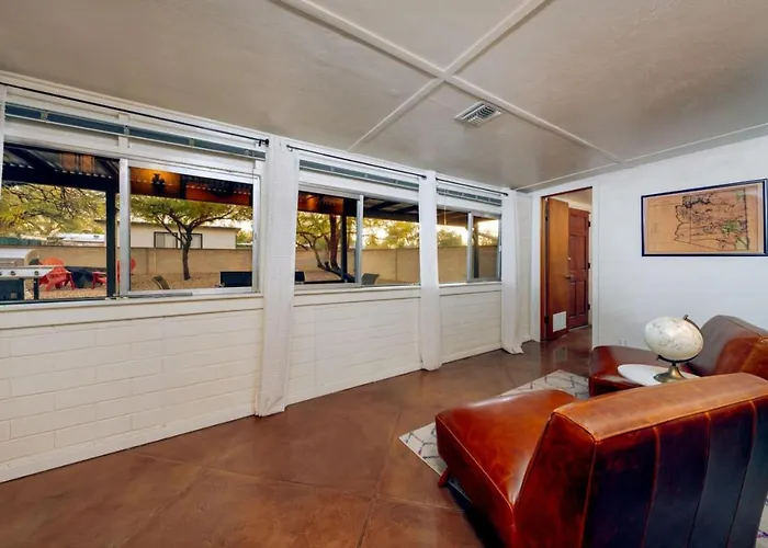 Near Tmc, Central, 3 Bedroom And 1 Ba, Fenced Yard Holiday home Tucson