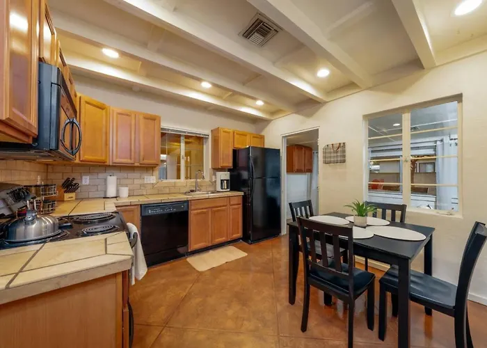 Near Tmc, Central, 3 Bedroom And 1 Ba, Fenced Yard Holiday home