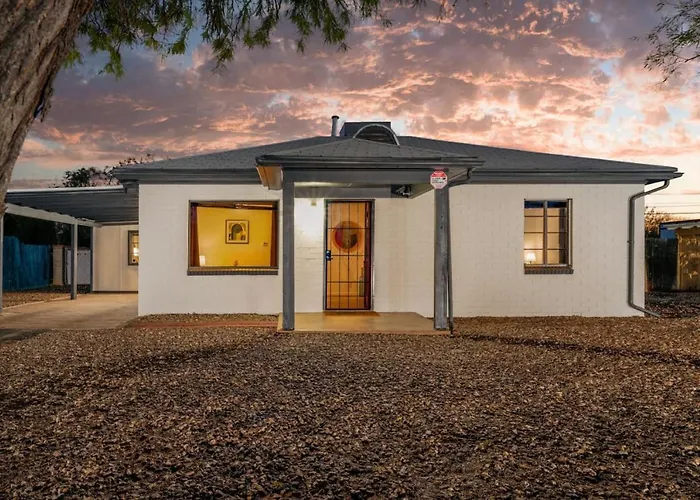 Near Tmc, Central, 3 Bedroom And 1 Ba, Fenced Yard Holiday home *