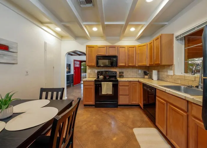 Near Tmc, Central, 3 Bedroom And 1 Ba, Fenced Yard Tucson