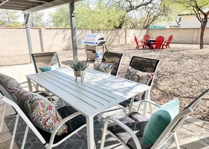 Near Tmc, Central, 3 Bedroom And 1 Ba, Fenced Yard Holiday home Tucson